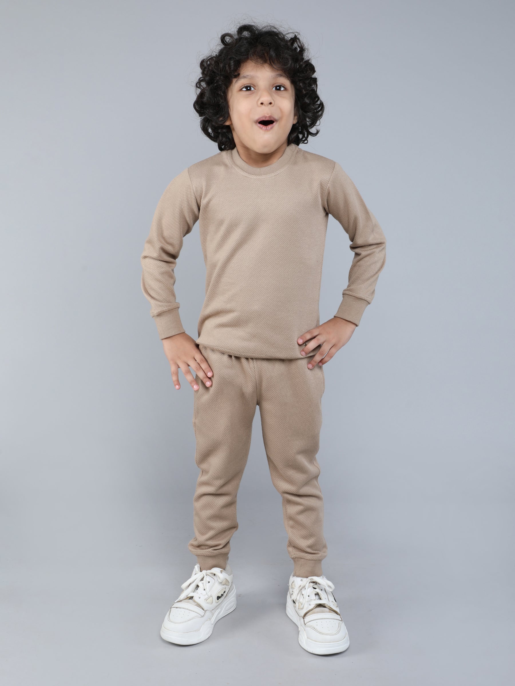 BAATCHEET Knit Plated Jacquard T-Shirt and Jogger Set - Beige