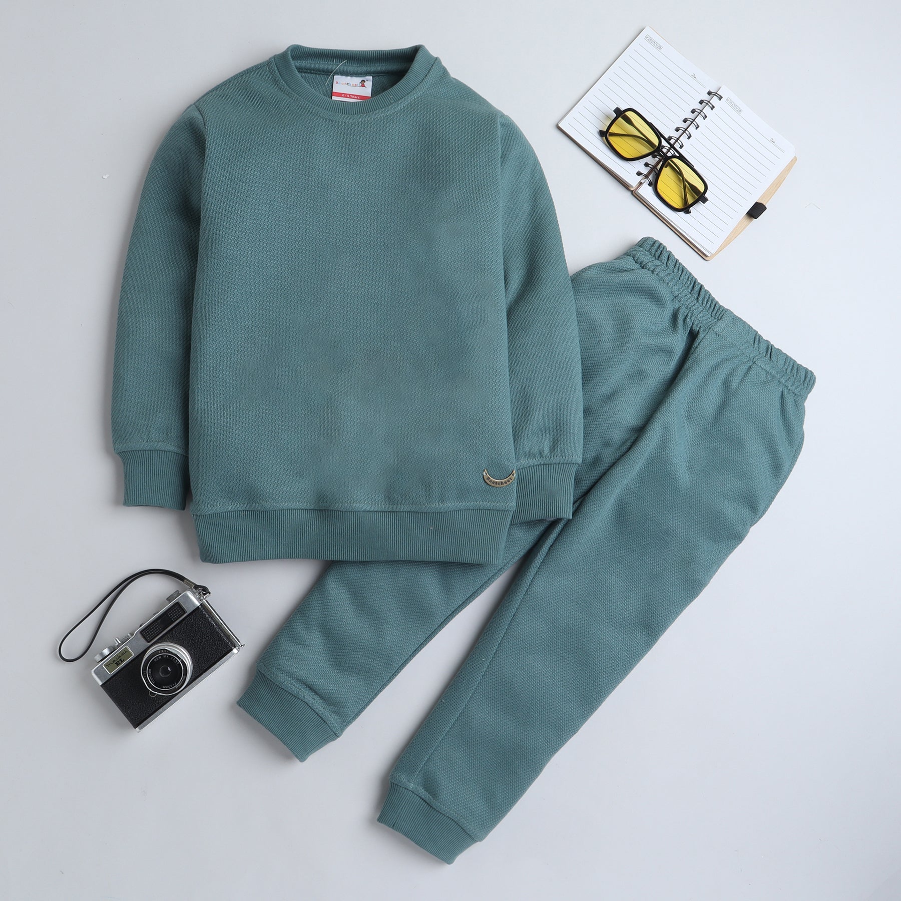 BAATCHEET Knit Plated Jacquard T-Shirt and Jogger Set - Green