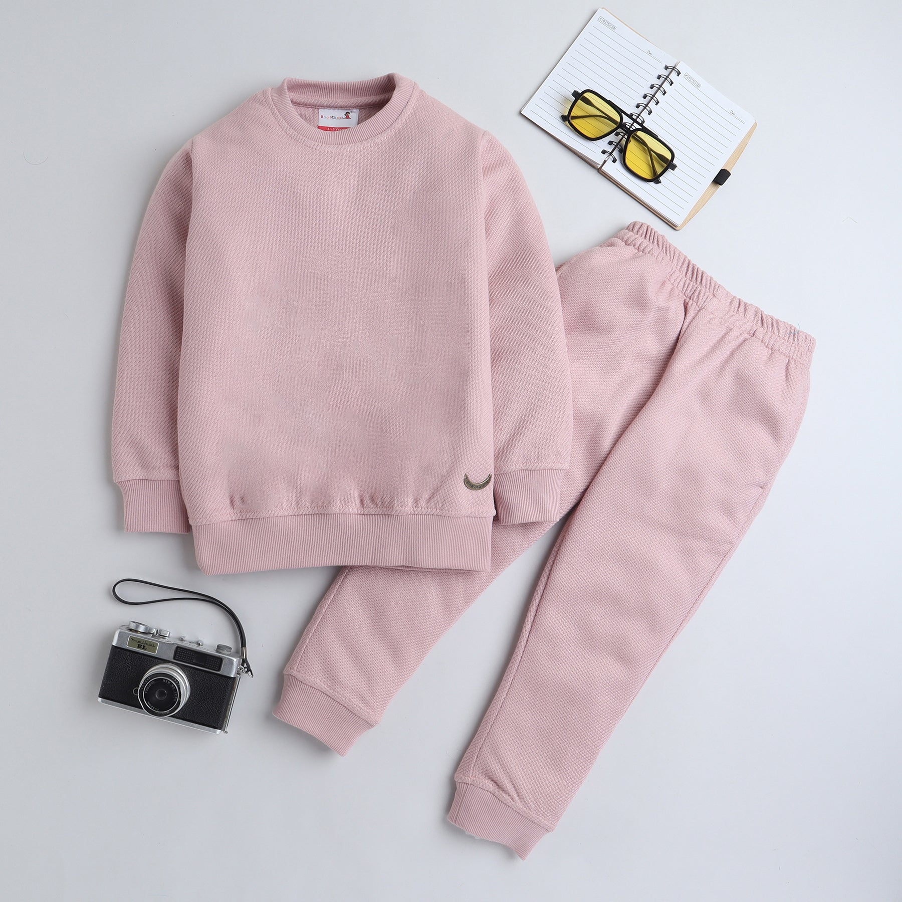 BAATCHEET Knit Plated Jacquard T-Shirt and Jogger Set - Pink
