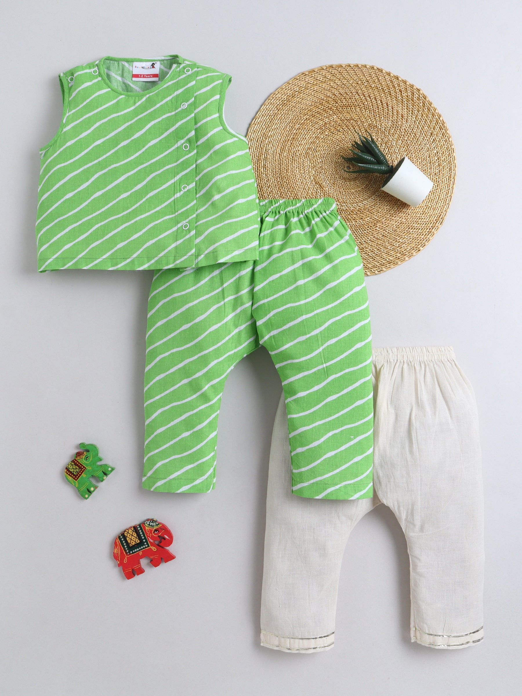 BAATCHEET Cottton Pack Of 3 Sleeveless Lehriya Printed Jhabla Pyjamas Set- Green