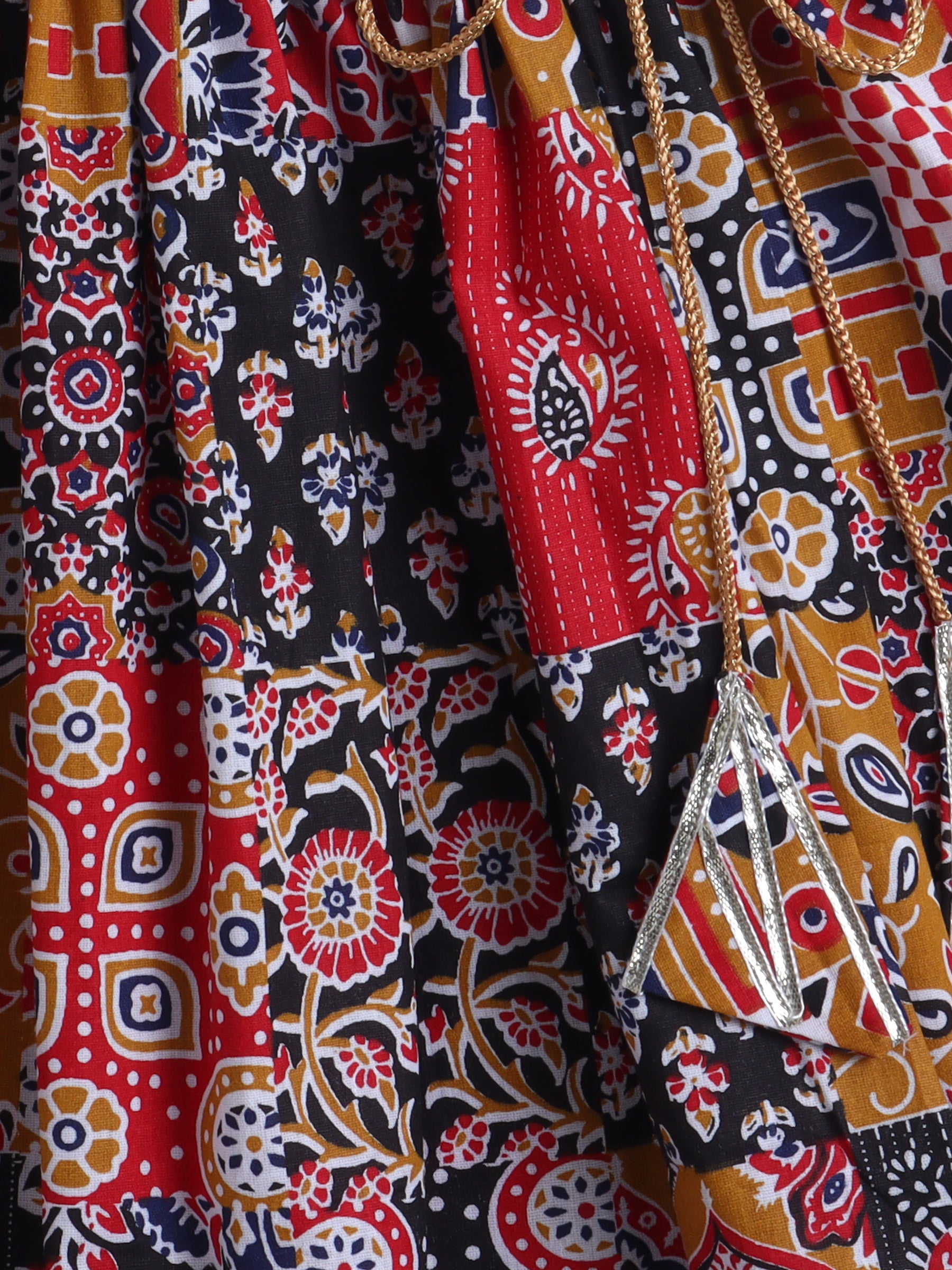 BAATCHEET Cottton Three Fourth Sleeves Jaipuri Printed Booti Choli and Lehnga set - Multi