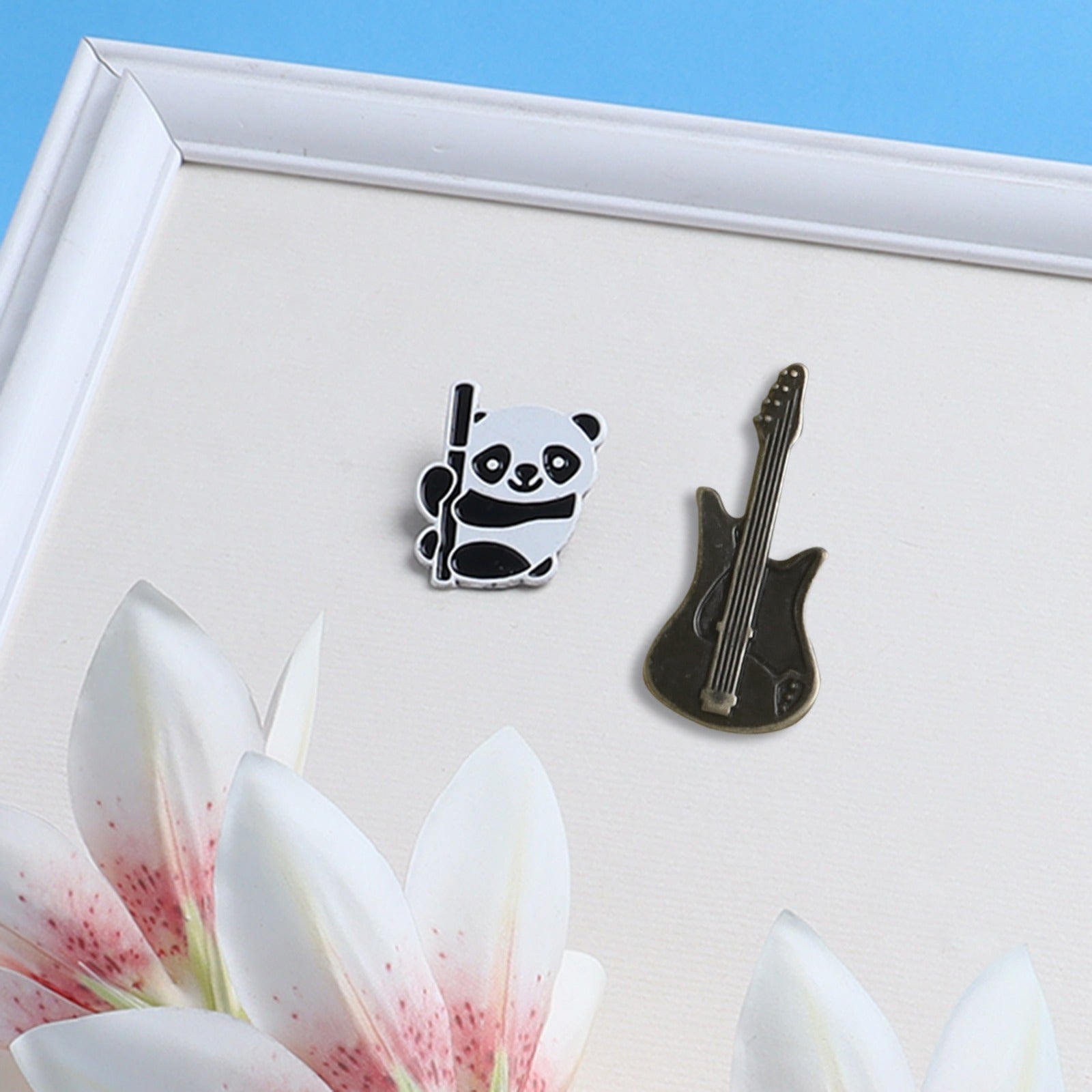 BAATCHEET Panda and Guitar Metal Brooch - Metallic