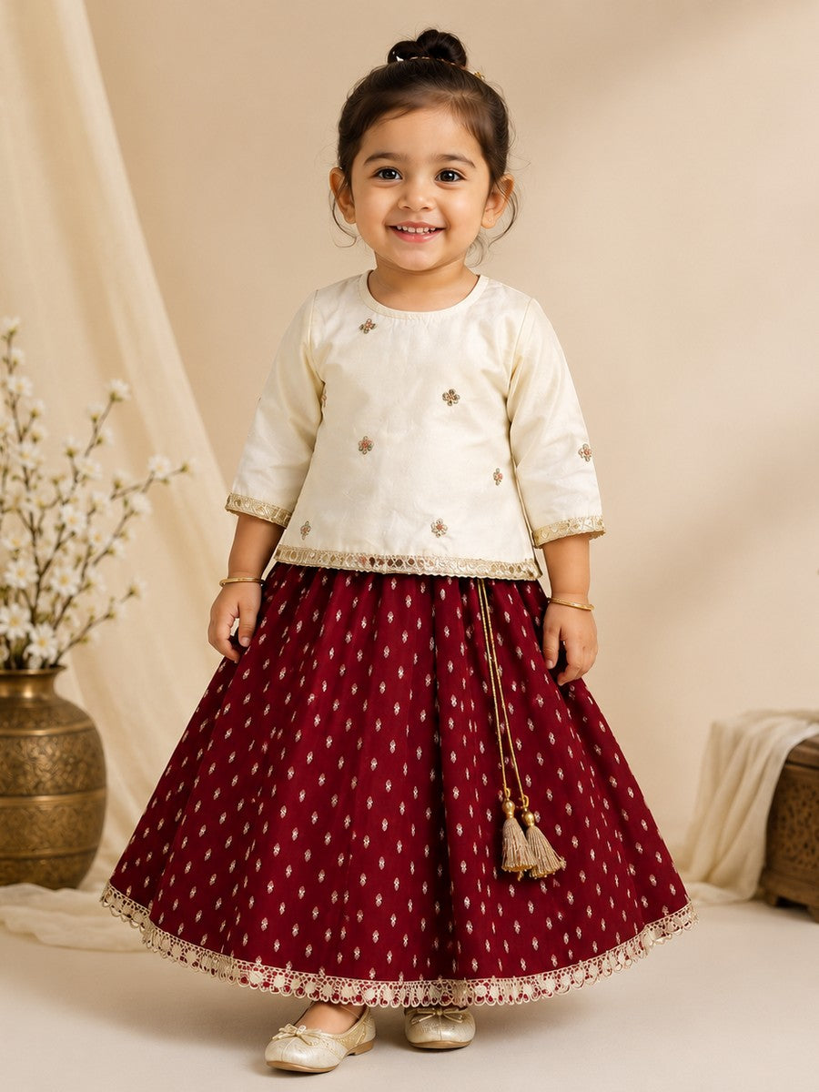 BAATCHEET Cottton Woven Three Fourth Sleeves Embroided Embellished Choli Lehnga Set  - Red